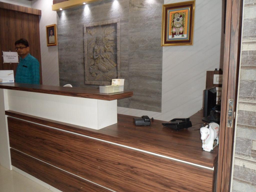 Hotel Madhusudan Dwārka Exterior foto