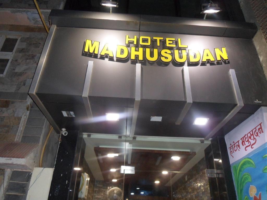 Hotel Madhusudan Dwārka Exterior foto