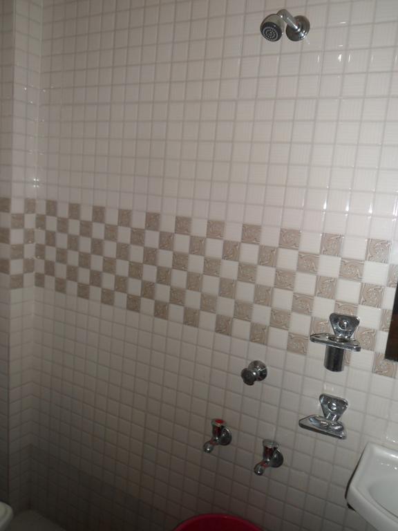 Hotel Madhusudan Dwārka Habitación foto